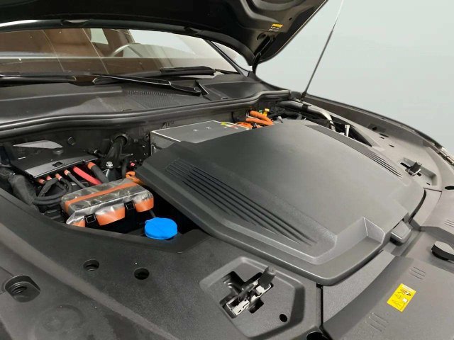 Used 2024 Audi Q8 e-tron Premium Plus w/ Premium Plus Package AWD/4WD image 93