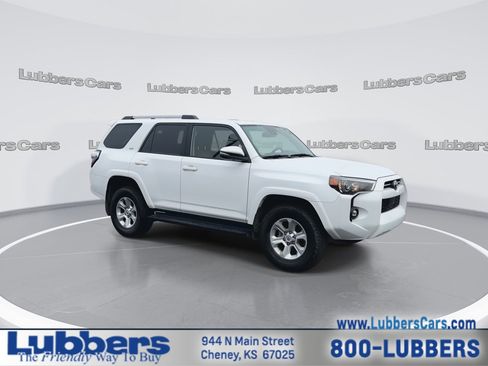 Used 2024 Toyota 4Runner SR5 Premium image 2