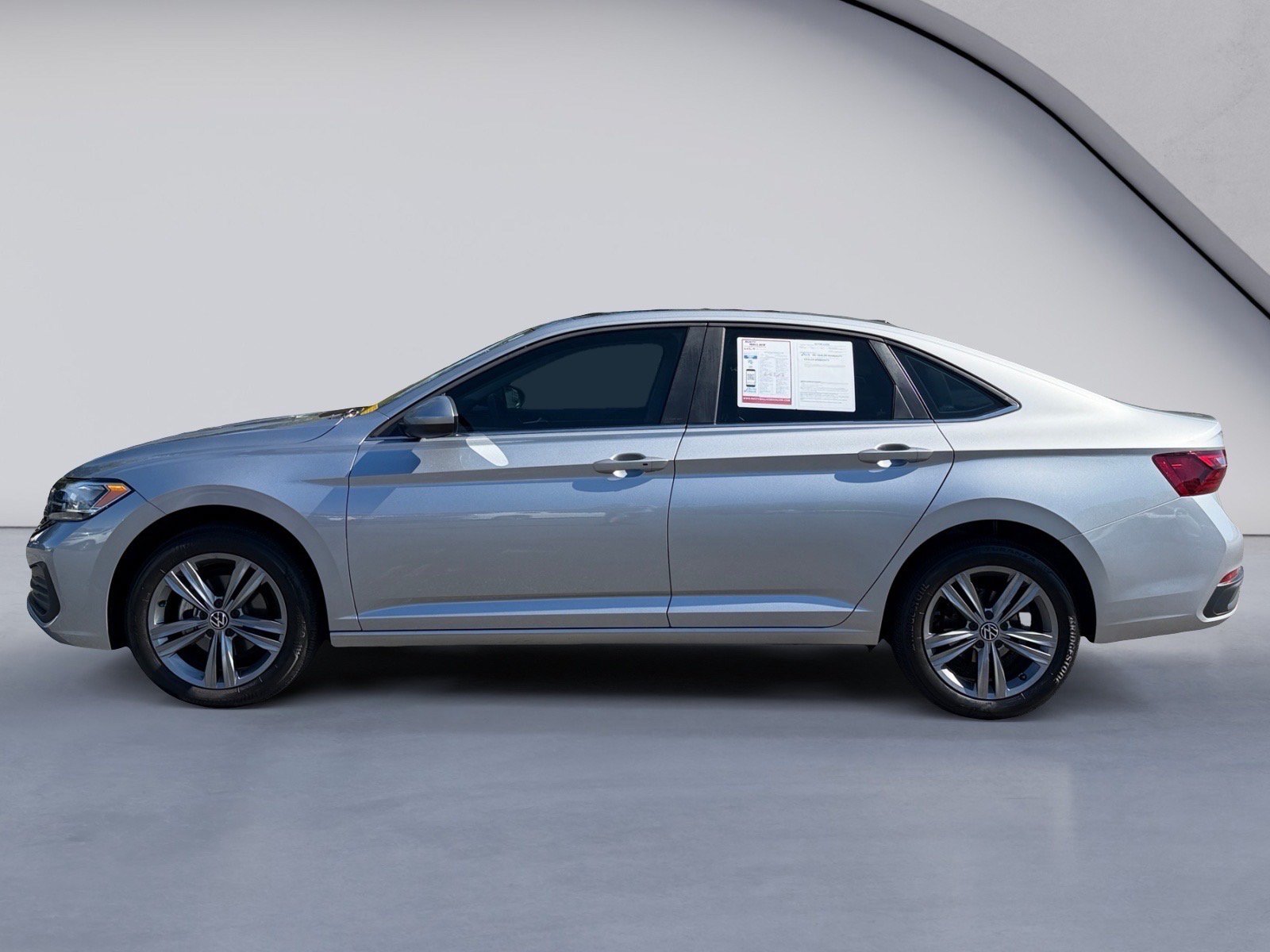 Used 2023 Volkswagen Jetta SE FWD image 2