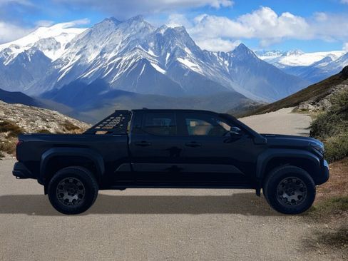 Used 2024 Toyota Tacoma Trailhunter image 6