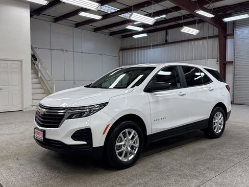 Used 2024 Chevrolet Equinox LS w/ LS Convenience Package image 1