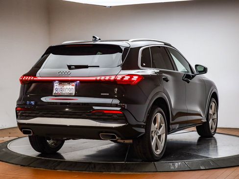 Certified 2025 Audi Q5 Premium Plus w/ Premium Plus image 7