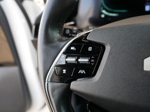 Certified 2023 Kia Niro EX Touring image 28