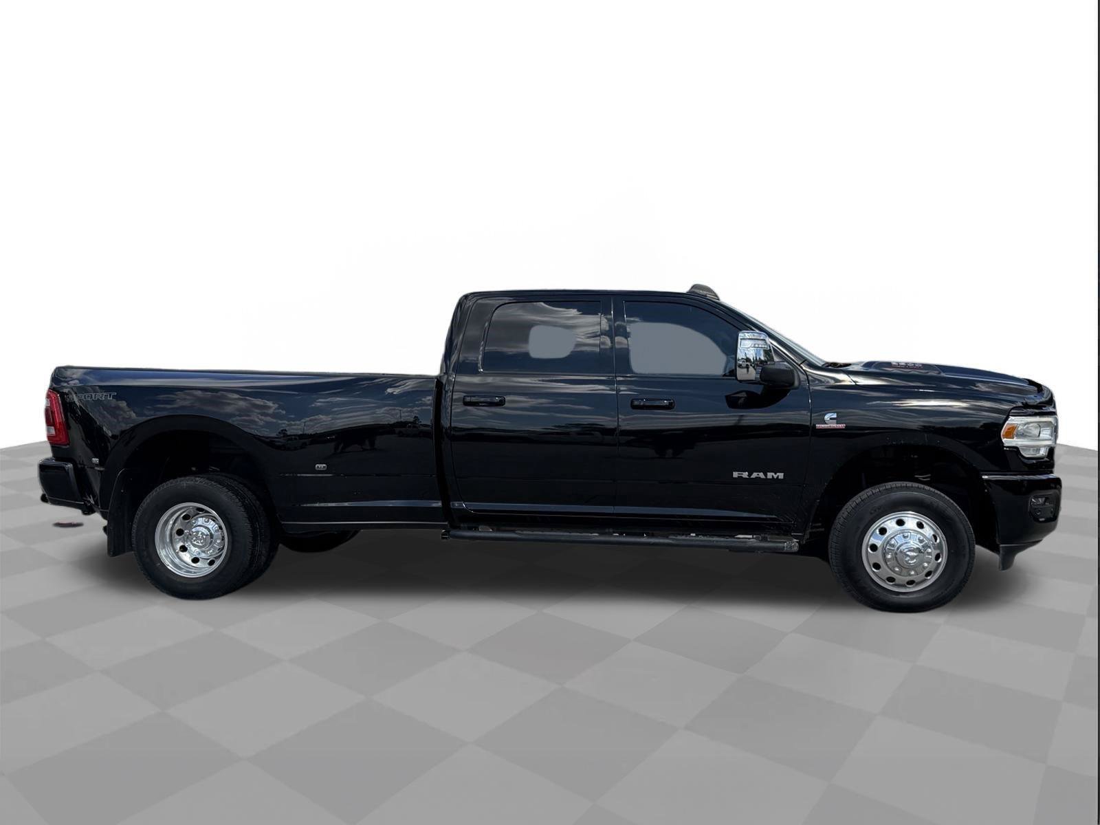 Used 2024 RAM 3500 Laramie w/ Sport Appearance Package AWD/4WD image 6