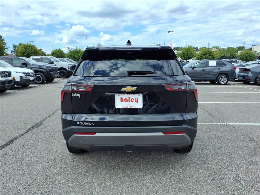Used 2025 Chevrolet Equinox LT w/ Convenience Package II FWD image 6