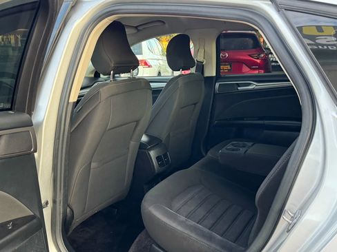 Used 2017 Ford Fusion SE w/ Fusion SE Technology Package image 16