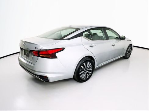 Used 2024 Nissan Altima 2.5 SV image 9