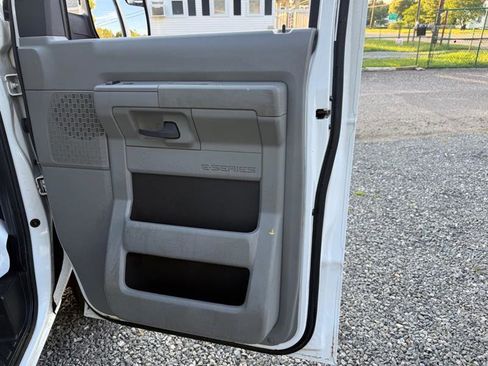 Used 2014 Ford E-150 and Econoline 150 w/ Power Group RWD image 28