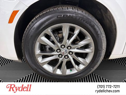 Used 2023 Buick Enclave Avenir w/ Avenir Technology Package AWD/4WD image 9
