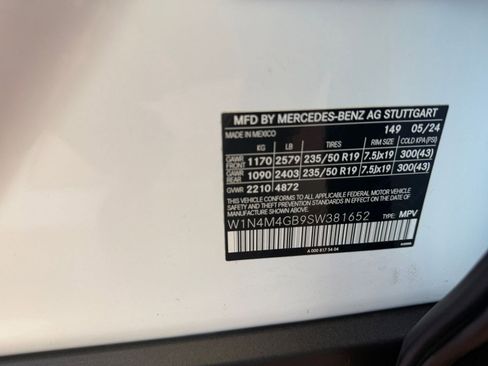 Used 2025 Mercedes-Benz GLB 250 image 32