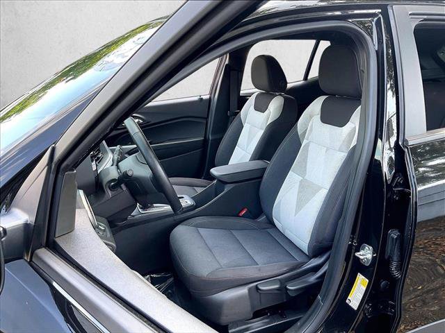 Used 2025 Chevrolet Trax RS FWD image 26