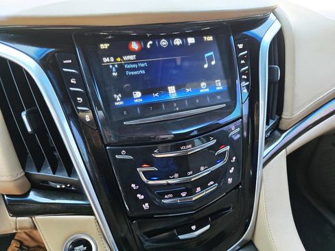 Used 2019 Cadillac Escalade ESV Platinum AWD/4WD image 18