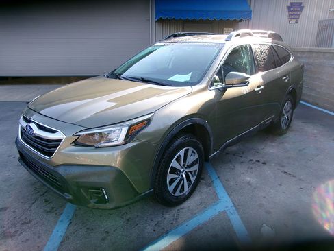 Used 2020 Subaru Outback Premium image 1