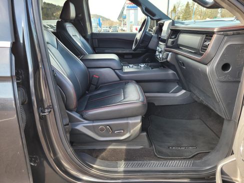 Used 2022 Ford Expedition Limited image 17