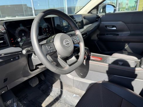 Used 2025 Nissan Kicks SR image 31
