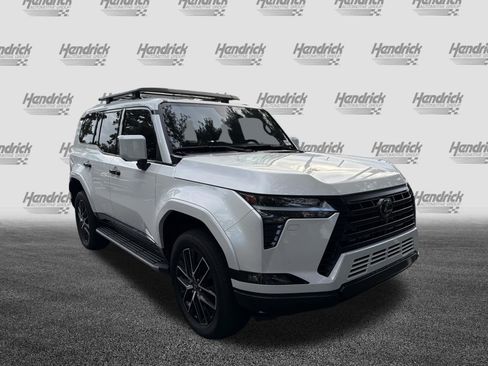 Used 2024 Lexus GX 550 w/ Accessory Package (Z1) AWD/4WD image 2