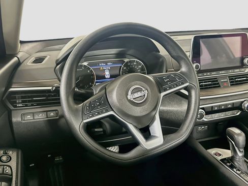 Used 2024 Nissan Altima 2.5 SV FWD image 18