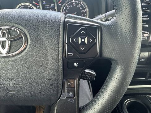 Used 2022 Toyota 4Runner TRD Off-Road Premium AWD/4WD image 21