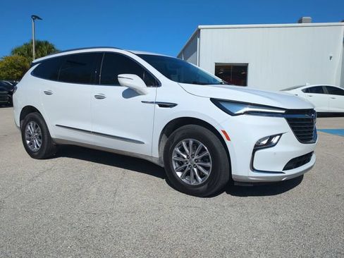 Used 2024 Buick Enclave Essence FWD image 2