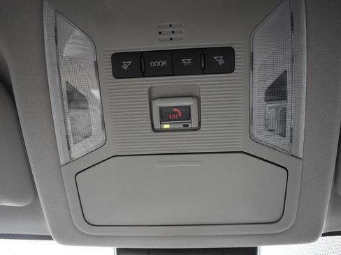 Used 2022 Toyota RAV4 LE AWD/4WD image 23