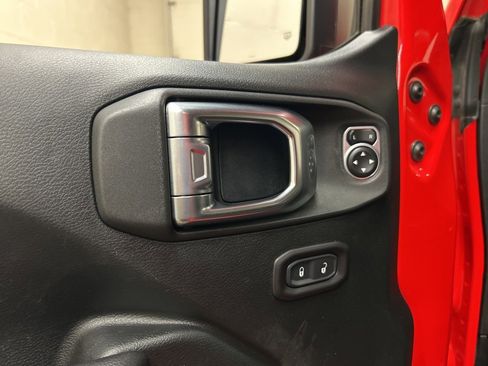 Used 2018 Jeep Wrangler Unlimited Sport S image 26