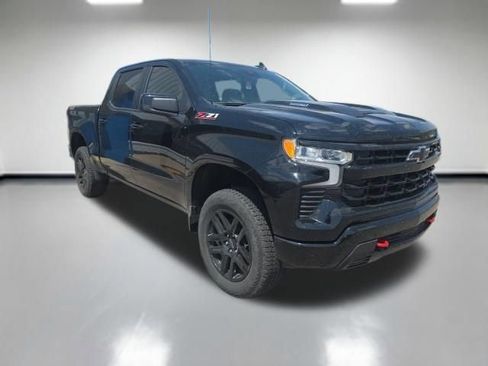 Used 2025 Chevrolet Silverado 1500 LT Trail Boss w/ Convenience Package II AWD/4WD image 2