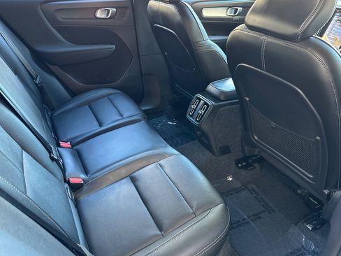 Used 2021 Volvo XC40 T5 Momentum w/ Premium Package image 19