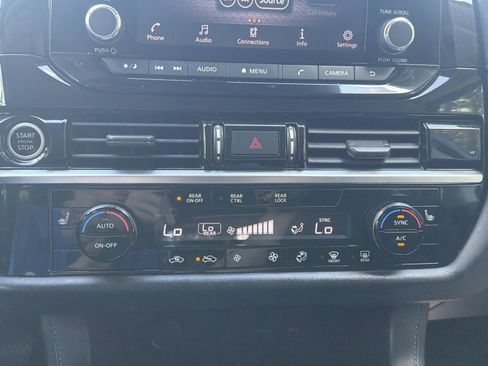 Used 2022 Nissan Pathfinder SV w/ SV Black Package FWD image 15