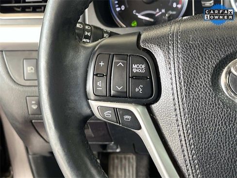 Used 2016 Toyota Highlander Limited image 32