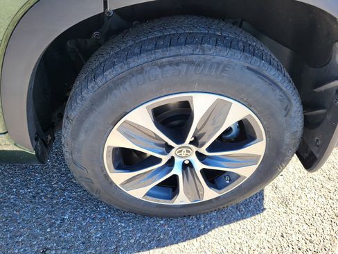 Used 2024 Toyota Highlander XLE image 25