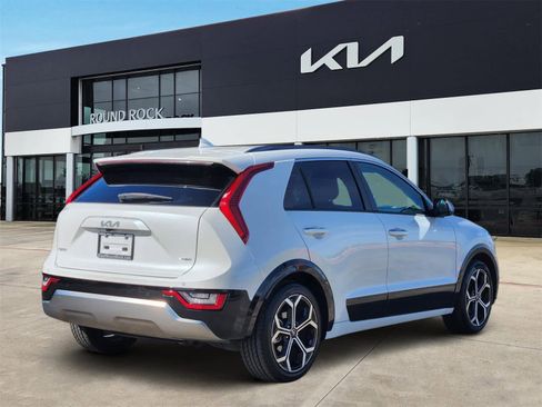 Used 2023 Kia Niro SX Touring image 5