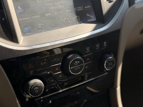 Used 2014 Chrysler 300 AWD image 19