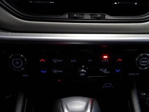 Used 2024 Jeep Compass Limited image 32