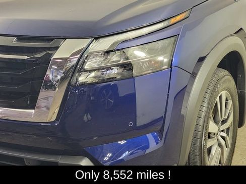 Used 2025 Nissan Pathfinder SL AWD/4WD image 9