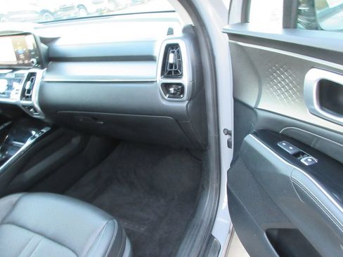 Used 2023 Kia Sorento SX AWD/4WD image 18