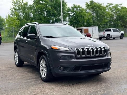 Used 2014 Jeep Cherokee Latitude w/ Cold Weather Group AWD/4WD image 3