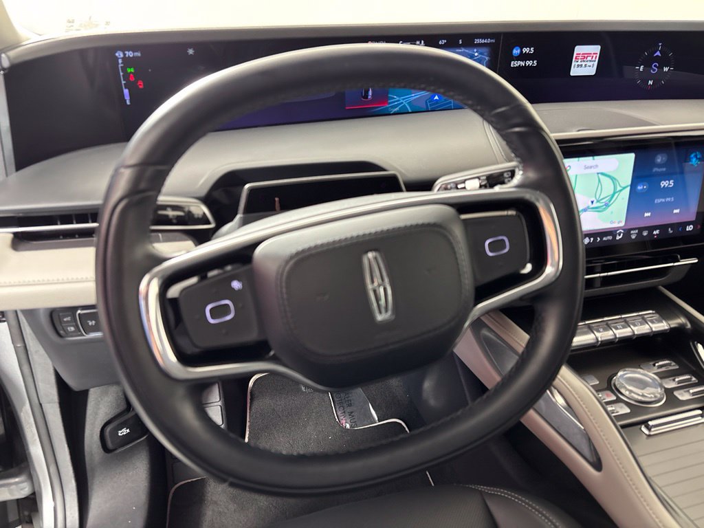 Used 2025 Lincoln Nautilus Premier AWD/4WD image 27