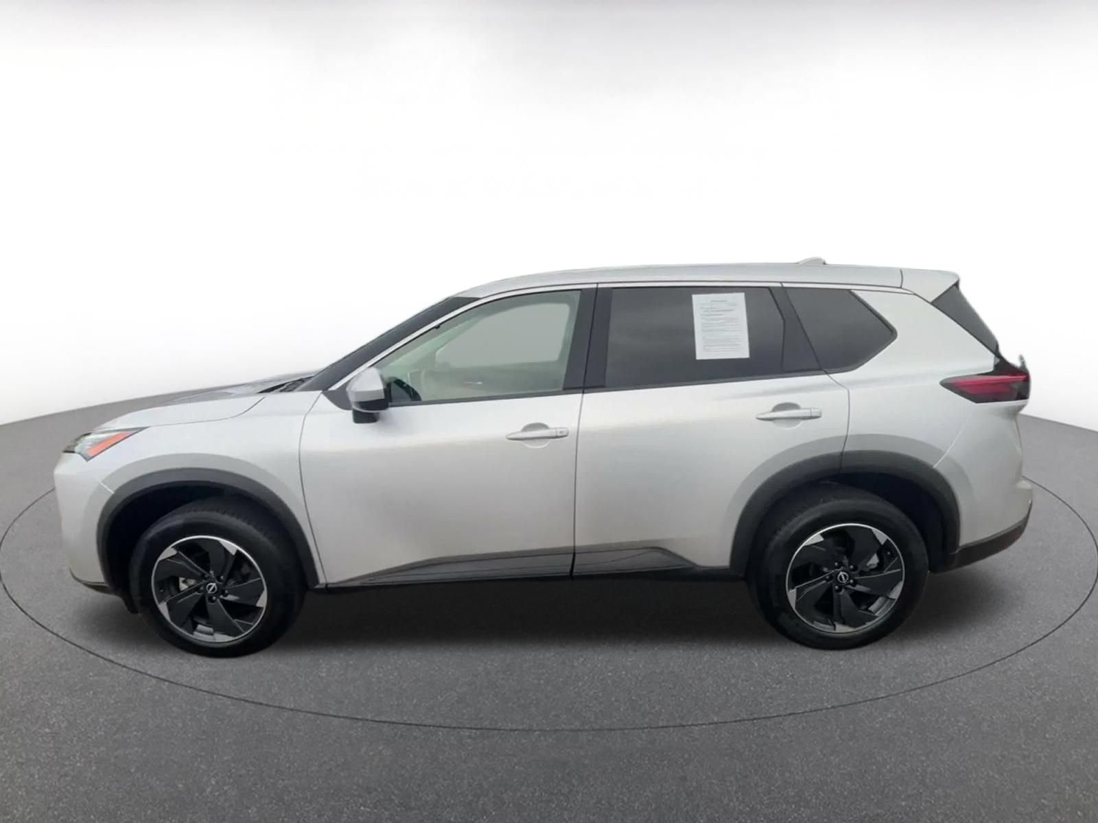 Used 2025 Nissan Rogue SV AWD/4WD image 8