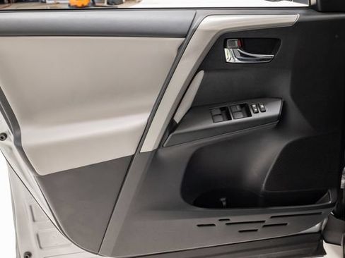 Used 2018 Toyota RAV4 XLE w/ Plus Extra Value Package FWD image 8