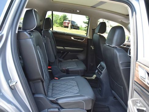 Used 2025 Volkswagen Atlas SEL Premium R-Line AWD/4WD image 35