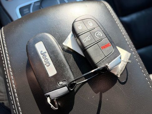 Used 2018 Jeep Grand Cherokee Limited AWD/4WD image 30