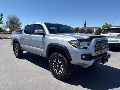 Used 2017 Toyota Tacoma TRD Off-Road AWD/4WD image 1