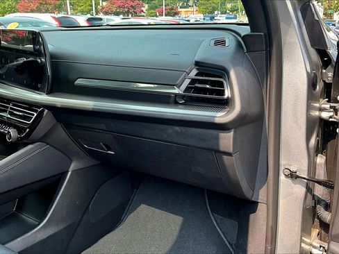 Used 2025 Chevrolet Traverse LT w/ Sun and Wheel Package FWD image 16