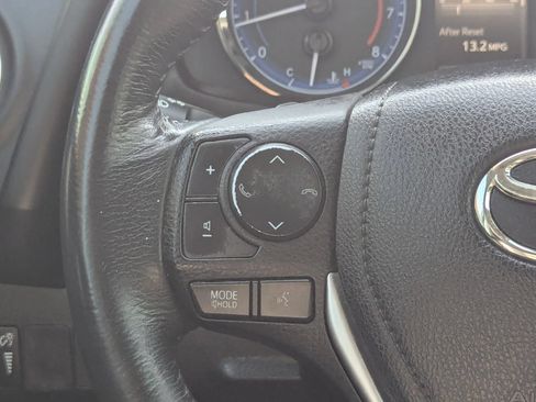 Used 2018 Toyota Corolla SE FWD image 22