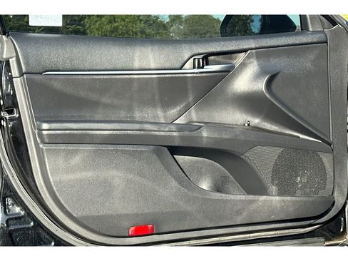 Used 2021 Toyota Camry SE FWD image 11