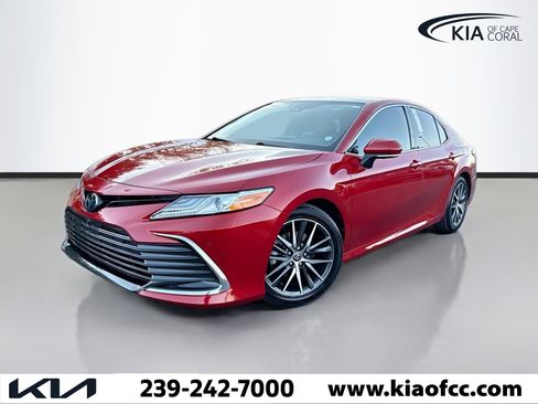 Used 2023 Toyota Camry XLE w/ Navigation Package image 1