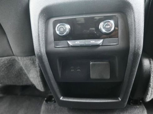 Used 2024 Chevrolet Traverse LT image 26