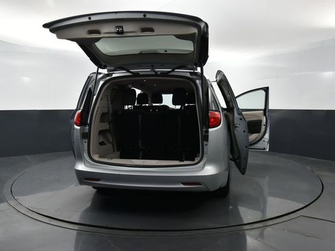 Used 2023 Chrysler Voyager LX FWD image 33