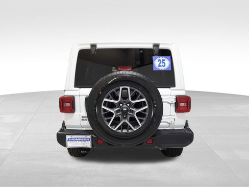 Used 2025 Jeep Wrangler Sahara image 3