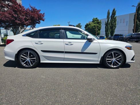 Used 2022 Honda Civic Touring image 2